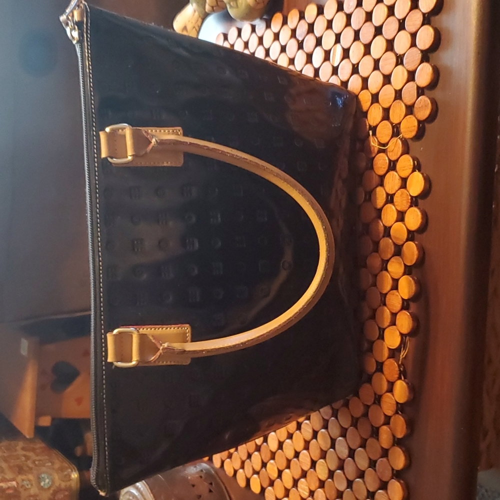 EUC MADE in ITALY ARCADIA Black Patent Leather Classic Embossed Bag